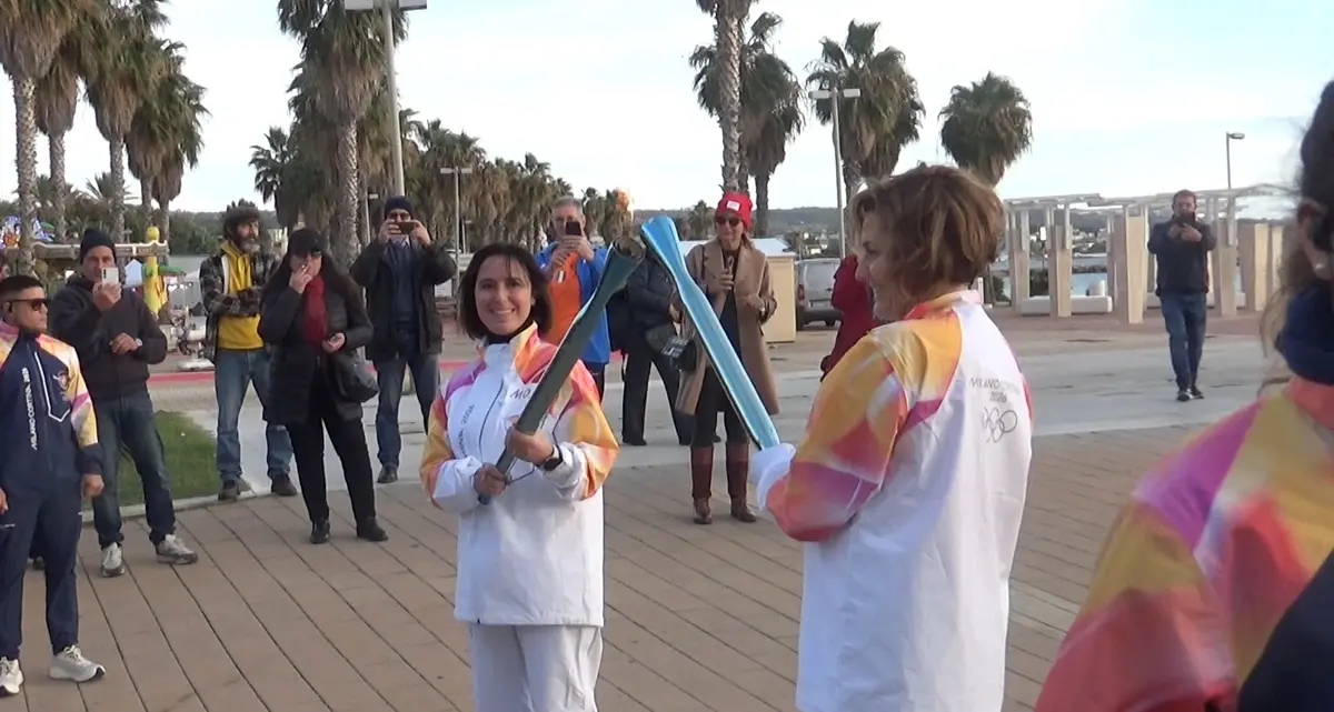 Dal vivo fa tutto un altro effetto: la Fiamma Olimpica è passata da Civitavecchia