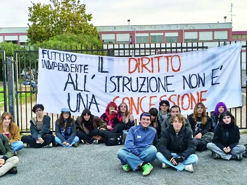Edilizia scolastica e Guglielmotti, sit-in degli studenti: \"Vogliamo essere ascoltati\"