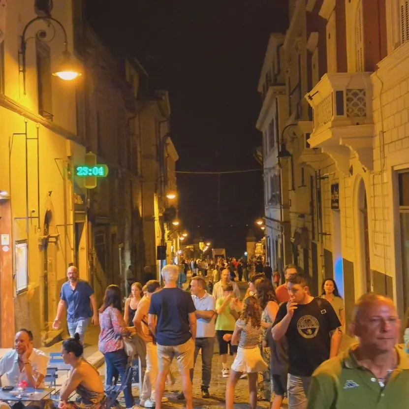 Allegria color arancio venerdì sera a Tarquinia