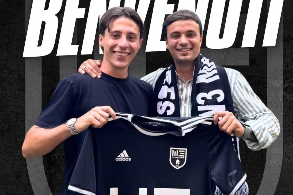 Il difensore Riccardo Santovito con l\\u2019allenatore in seconda Ascanio Testa