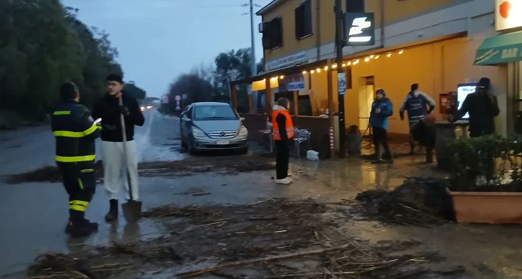 Tracima il fosso a Furbara: danni alle attività commerciali