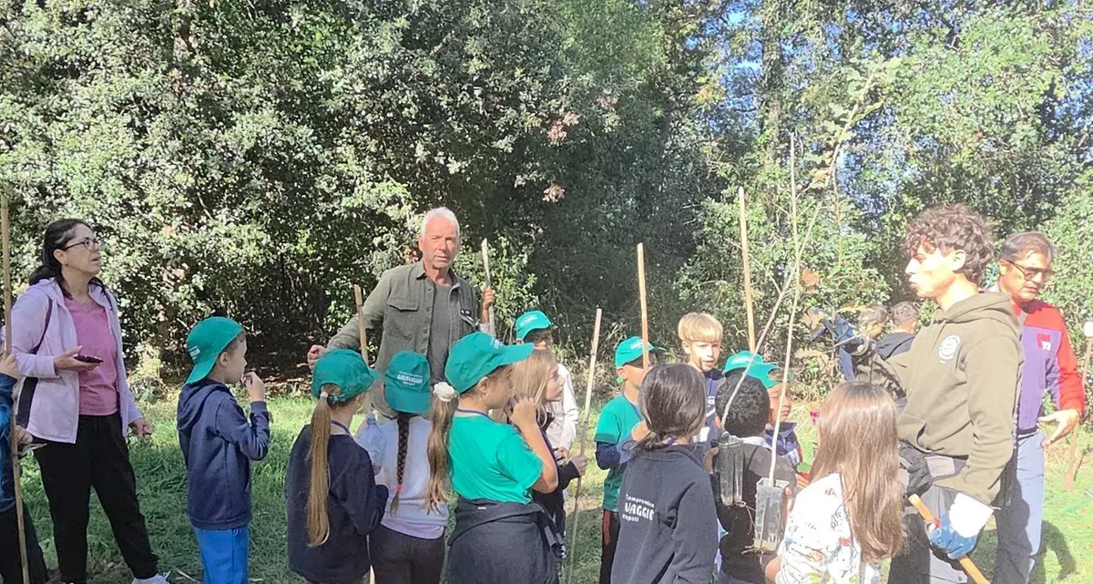 “Un albero per il futuro”, il bosco rinasce con i bambini