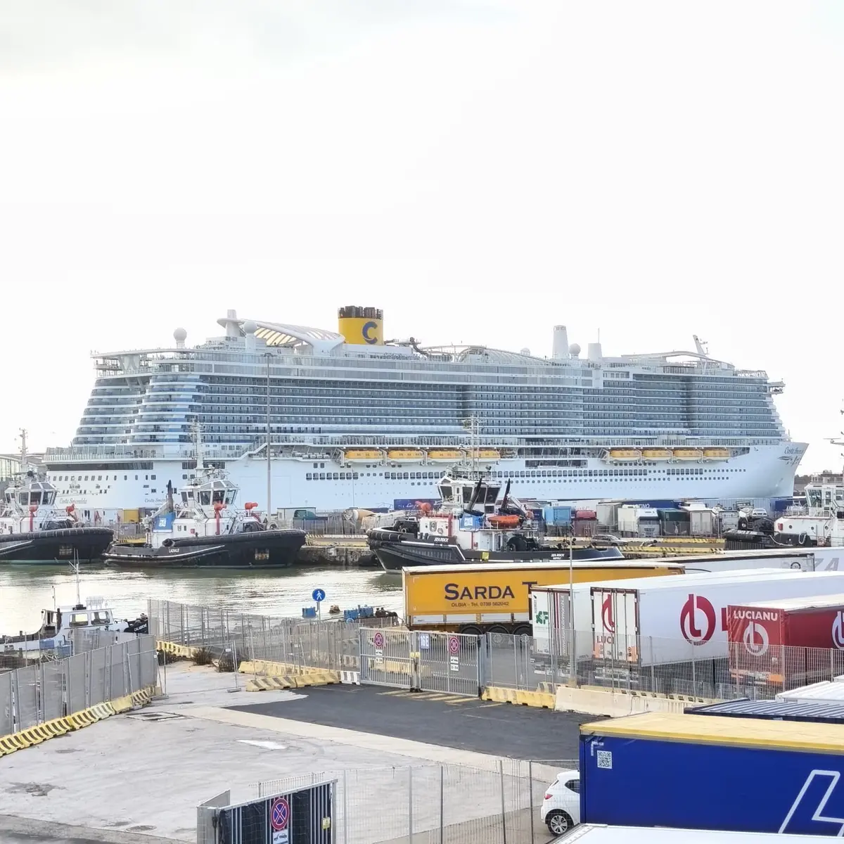 Muore cadendo dalla murata di una nave da crociera