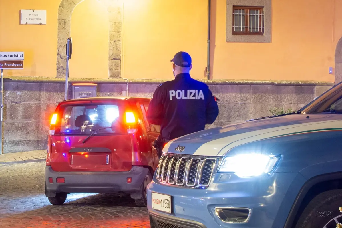 Viterbo: tentano di entrare in un’abitazione ma il vicino chiama la polizia, fermati in due
