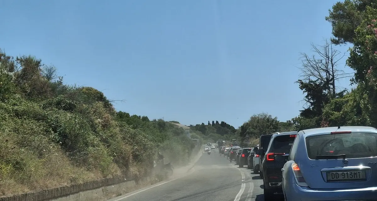 Traffico paralizzato sull’Aurelia sud