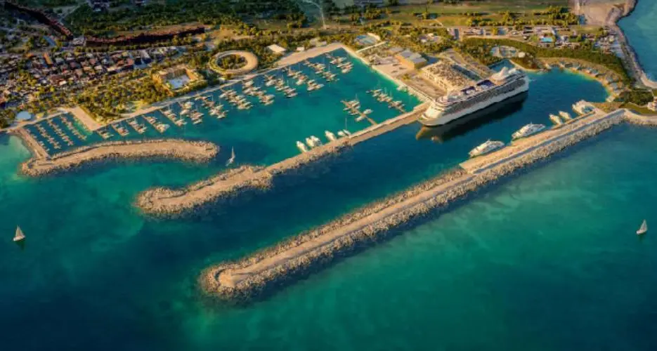 Il nuovo porto “benedetto” da Salvini