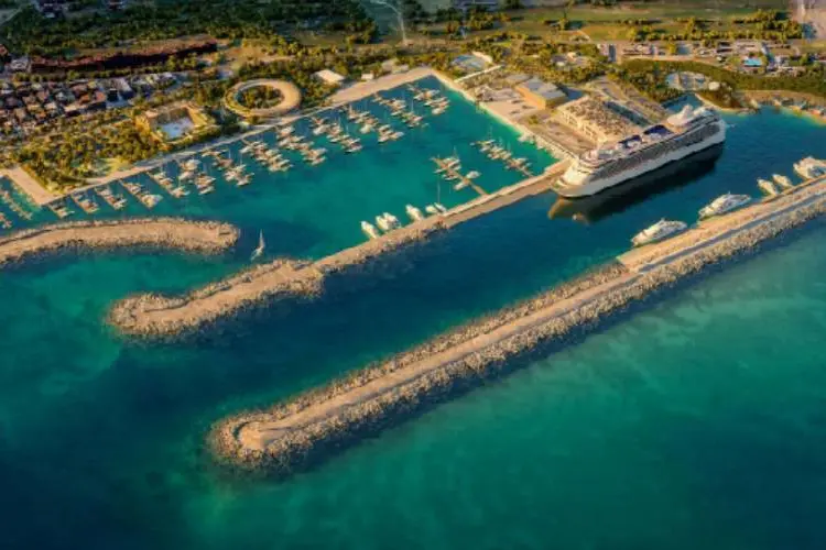Il nuovo porto “benedetto” da Salvini