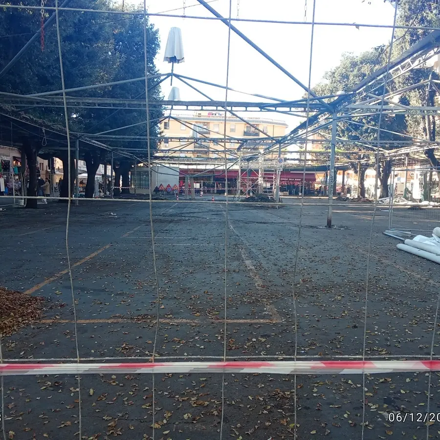 Mercato via la tensostruttura: i lavori entrano nel vivo e scattano le interdizioni