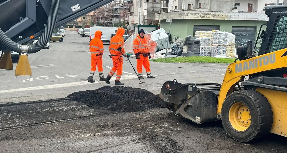 «Via Mario Pelagalli, lavori in corso». Ma dal mare alle campagne gli abitanti non ci stanno
