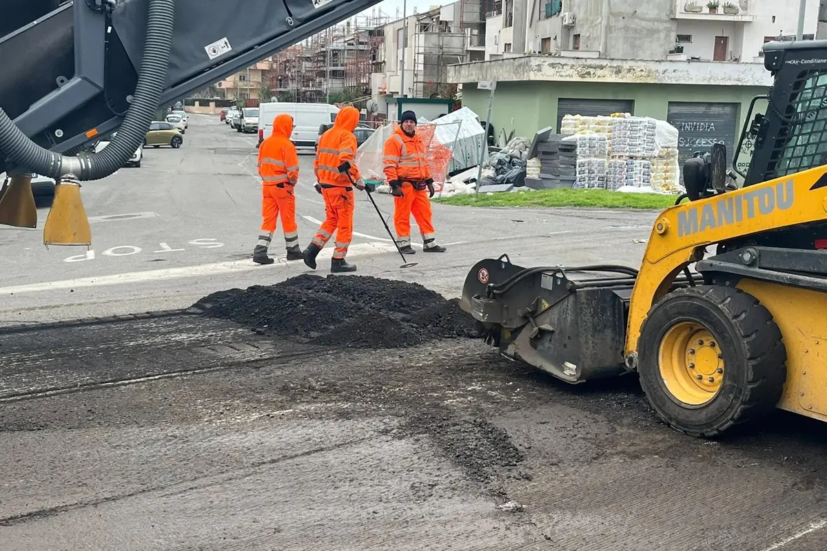 «Via Mario Pelagalli, lavori in corso». Ma dal mare alle campagne gli abitanti non ci stanno