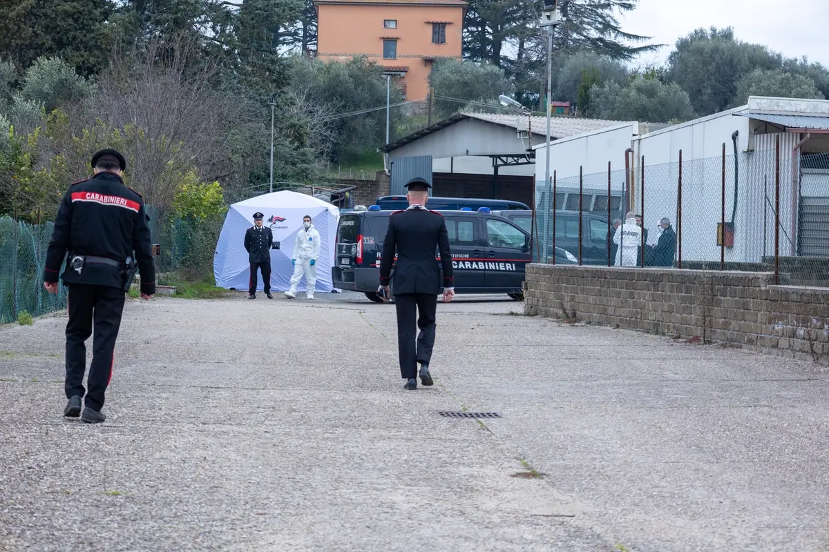 Uscita carro funebre e i Ris dal luogo del ritrovamento del cadavere di Federica Torluzzo - Cronaca - Anguillara, domenica 18 gennaio 2025 (Foto: Francesco Benvenuti / LaPresse) Hearse and RIS officers exit the scene where Federica Torluzzo\\'s body was found - News - Anguillara, Sunday, January 18, 2025 (Photo: Francesco Benvenuti / LaPresse) , LAPRESSE