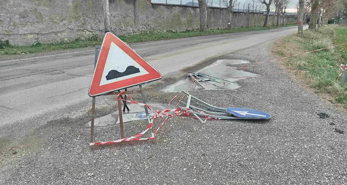 «Piscine Carletti: troppe voragini sull’asfalto»