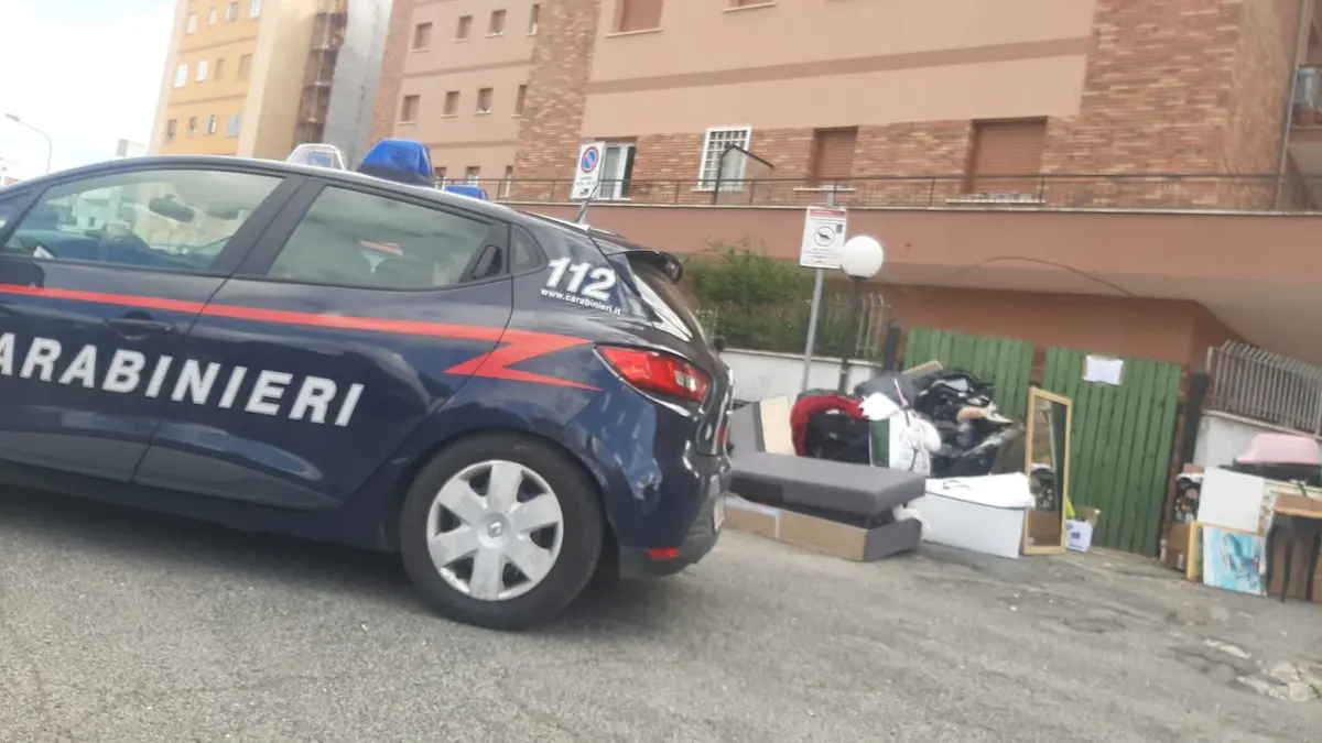 Il proprietario ricoverato, prova a occupare casa: bloccata