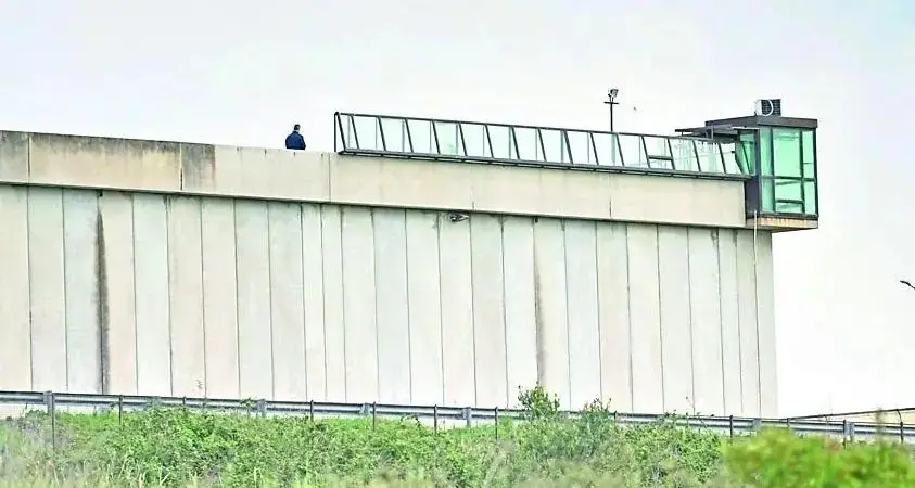 Dall’omicidio al traffico in cellulari in carcere: nuova accusa per l’ex agricoltore di Maccarese