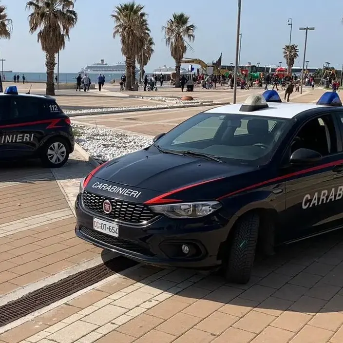 Minaccia il suicidio: salvato a largo Galli dai Carabinieri