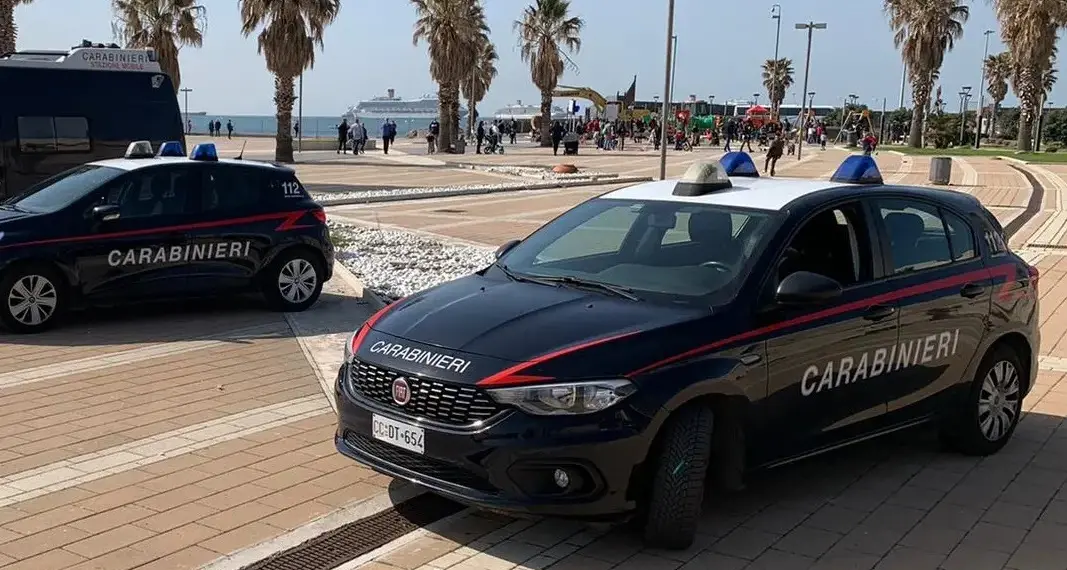 Minaccia il suicidio: salvato a largo Galli dai Carabinieri