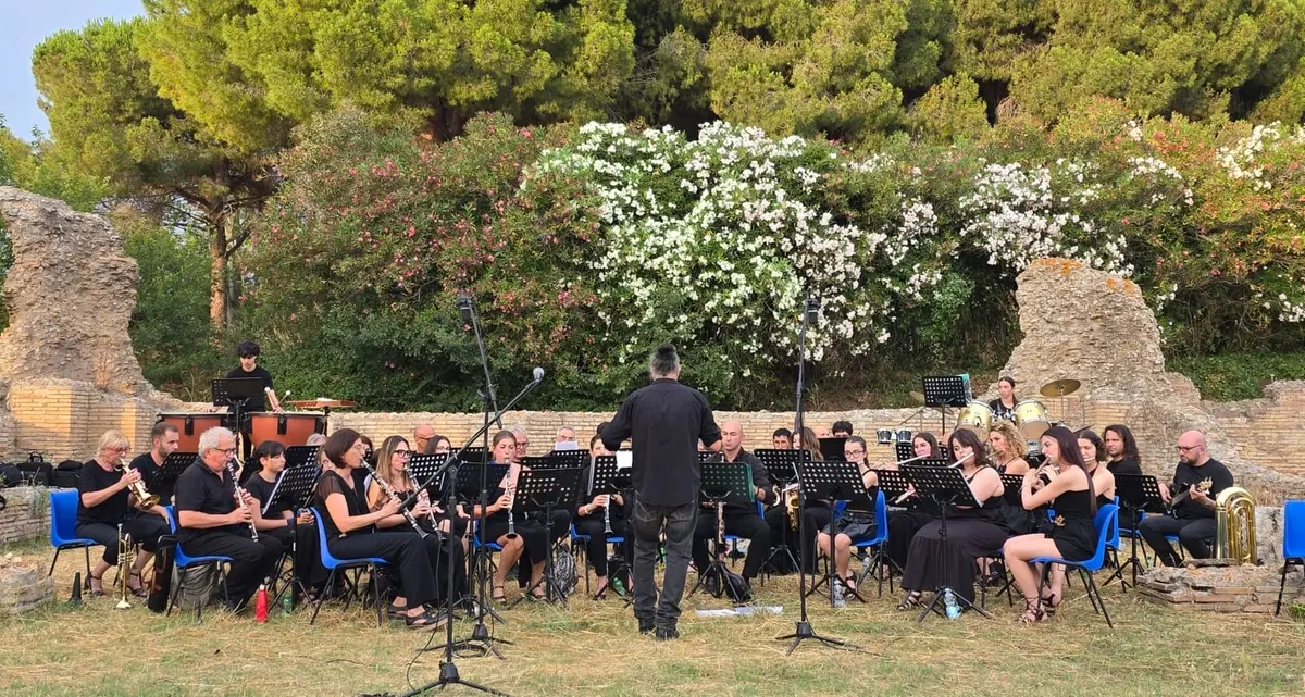 Terme Taurine: successo per la Festa europea della musica con la Banda Puccini