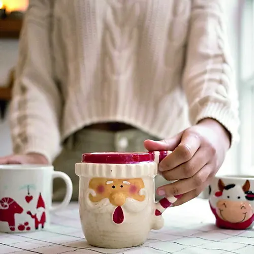 La nuova idea dell’assessore Alessi: per il Natale 1338 tazze “brandizzate”