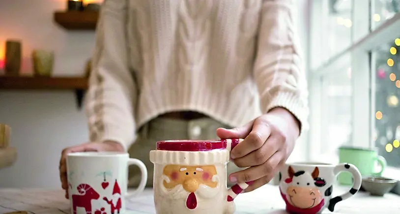 La nuova idea dell’assessore Alessi: per il Natale 1338 tazze “brandizzate”