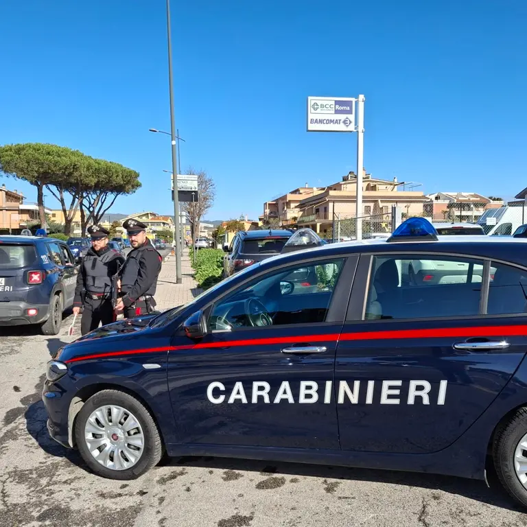 Botte alla ex, minacce anche al figlio: in manette