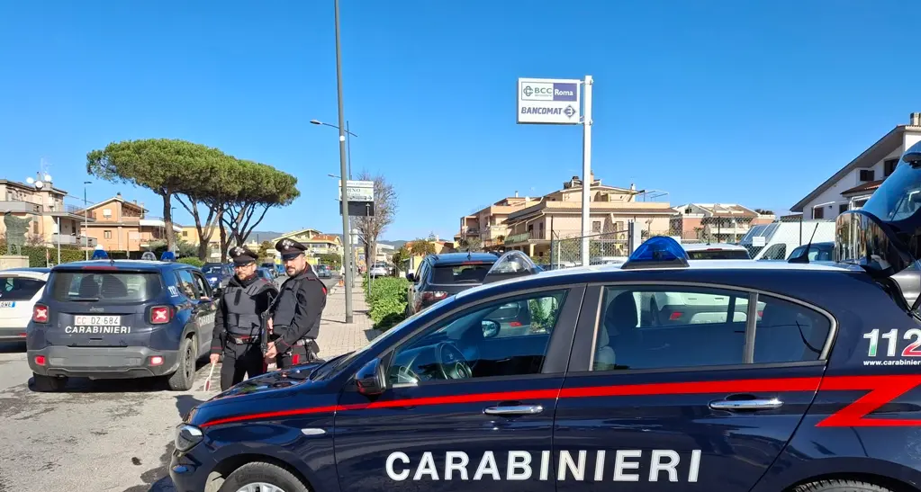 Botte alla ex, minacce anche al figlio: in manette
