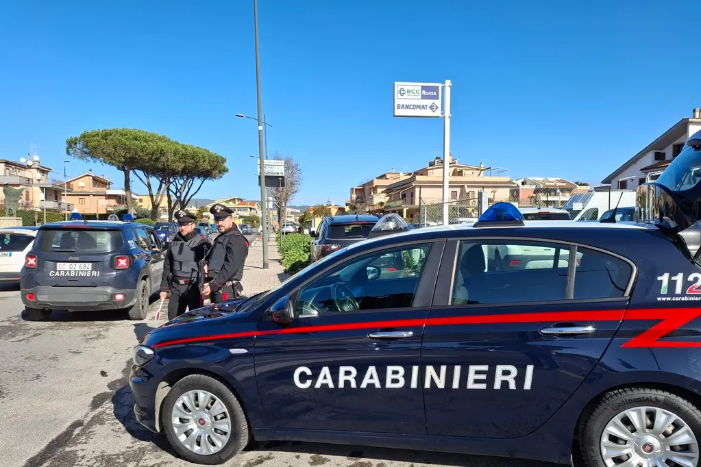 Botte alla ex, minacce anche al figlio: in manette