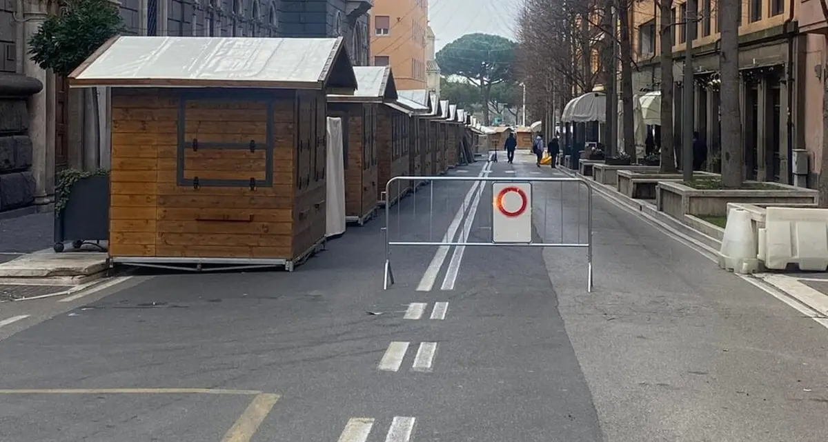 «Due giorni per smontare le casette in via Marconi, commercianti stremati»