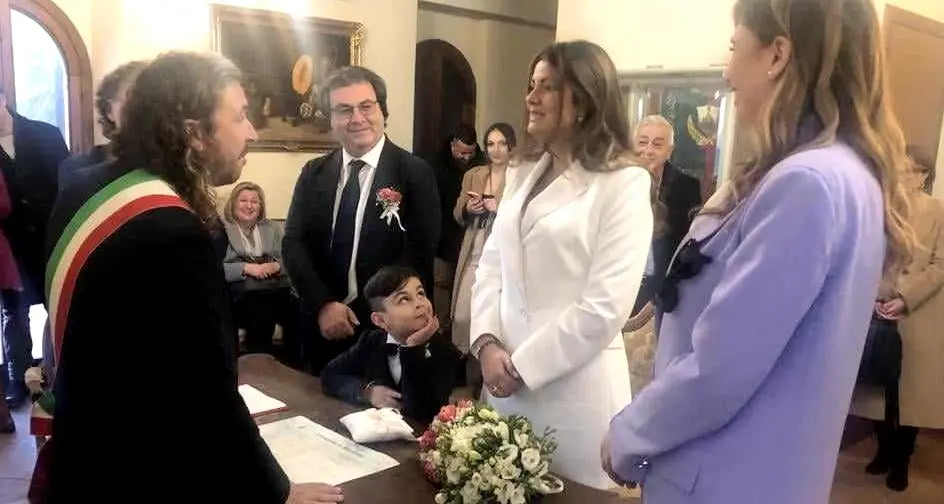 Santa Marinella, l’ex sindaco Bacheca e la consigliera Alina Baciu si sono sposati