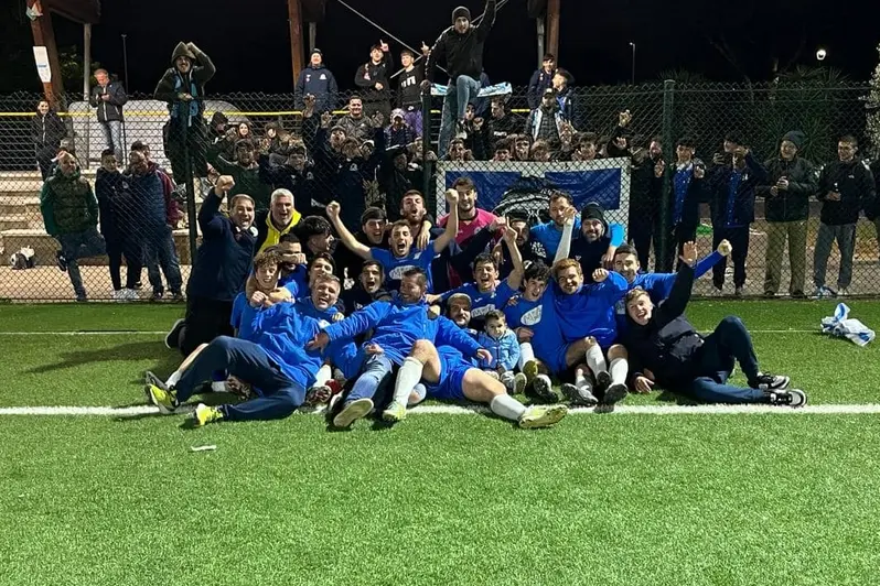 La compagine dell\\u2019Anguillara esulta dopo la qualificazione alla finalissima di Coppa Lazio di Prima Categoria