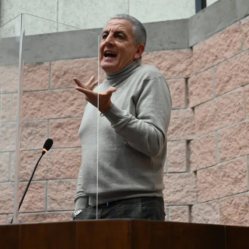 Pd verso il congresso, Luciani alza i toni