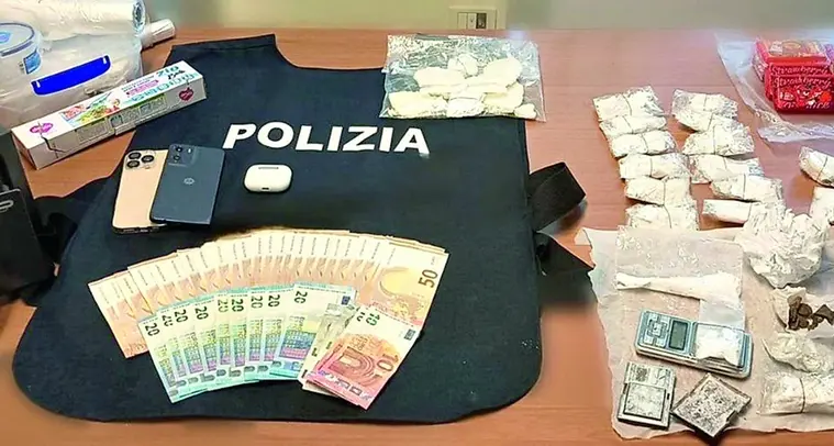 Market della droga a Fiumicino: stanato grazie all’app YouPol